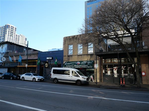 6th Street Retail District (12/20/2024 - Credits: Alex Payne)