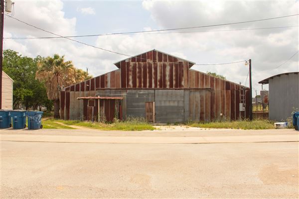 Floresville (4/22/2025 - Credits: Erik McCowan)