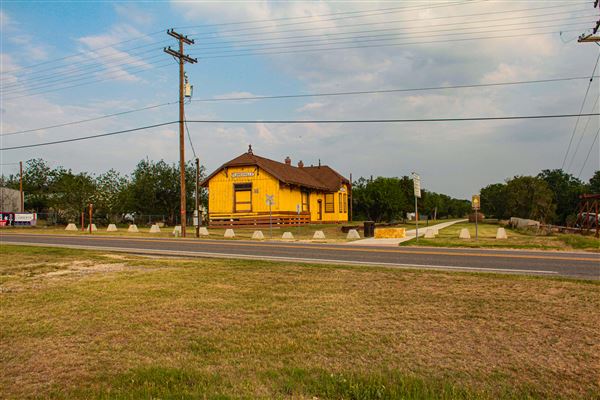 Floresville (4/22/2025 - Credits: Erik McCowan)