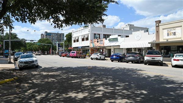 The Heights - 19th Street Retail District (12/2/2025 - Credits: Houston Film Commission)