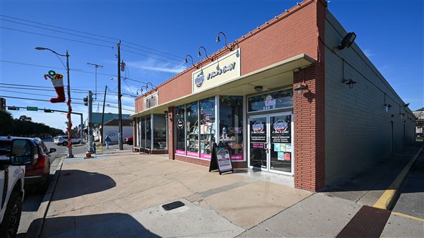 The Heights - 19th Street Retail District (12/2/2025 - Credits: Houston Film Commission)