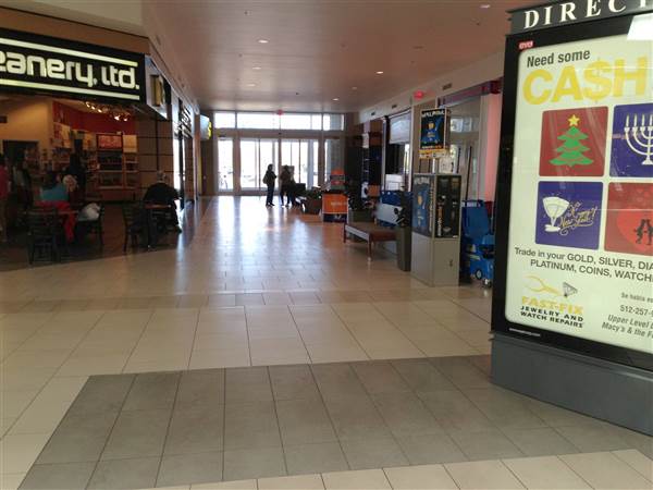 Lakeline Mall (1/31/2013)