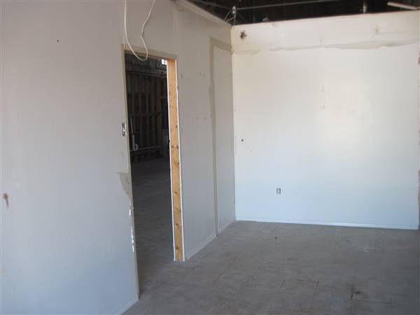 Former Eagle Salon (1/4/2016)