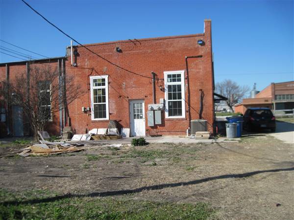 Former Eagle Salon (1/4/2016)