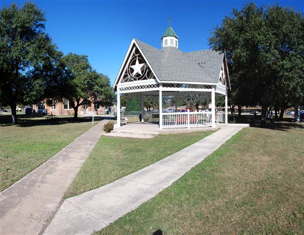 Mary Kyle Hartson City Square Park (5/2/2016)