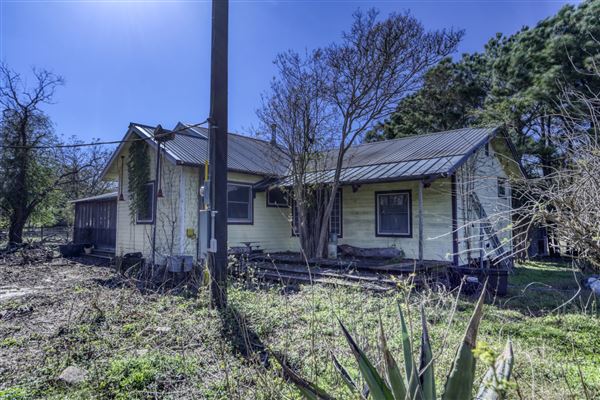 Rural Farm - Two House Property (12/1/2021 - Credits: Adam Brown)