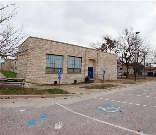Former Lampasas Junior High (12/15/2009)