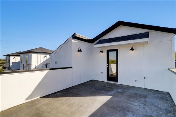 Modern Comtemporary East Downtown Houston Townhome (11/3/2023 - Credits: Duplex Dynasty LLC)