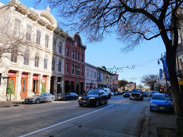 6th Street Retail District (12/20/2024 - Credits: Alex Payne)