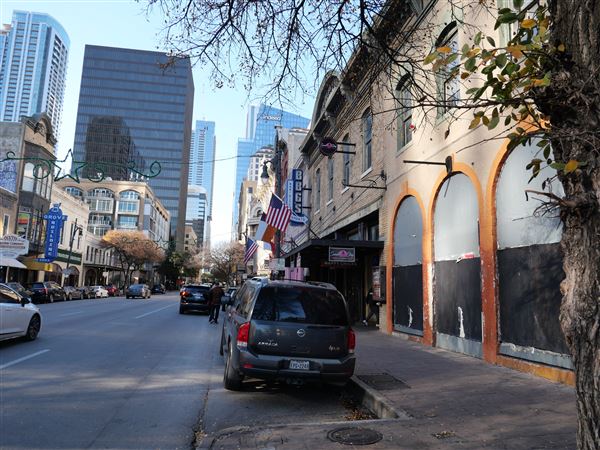 6th Street Retail District (12/20/2024 - Credits: Alex Payne)
