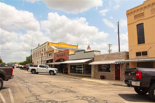 Floresville (4/22/2025 - Credits: Erik McCowan)