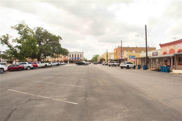 Floresville (4/22/2025 - Credits: Erik McCowan)