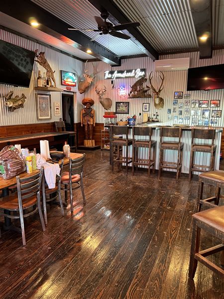 The Arrowhead Bar (11/12/2025 - Credits: Marci Willenberg)